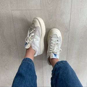 White/beige New Balance 302s